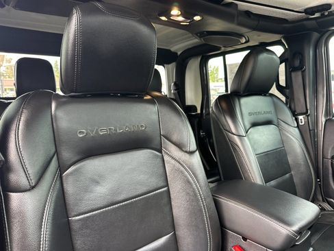 Used 2020 Jeep Gladiator Overland image 16