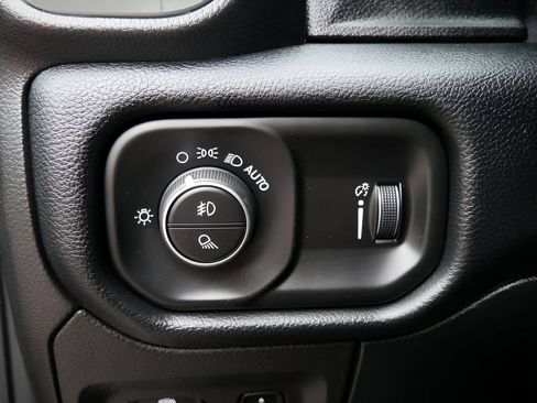 Used 2020 RAM 1500 Big Horn AWD/4WD image 18