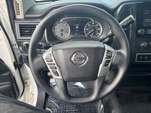 Used 2022 Nissan Titan S image 8
