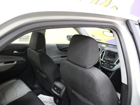 Used 2020 Chevrolet Equinox LS w/ LPO, Cargo Package AWD/4WD image 10