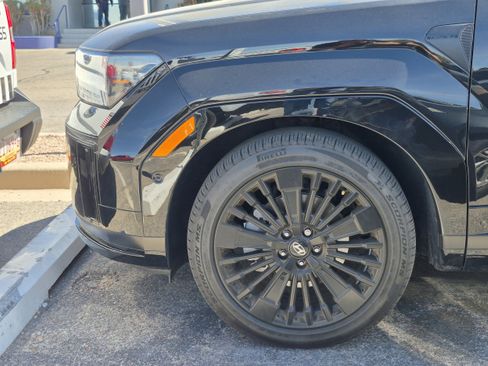 Used 2025 Hyundai Santa Fe Calligraphy image 3