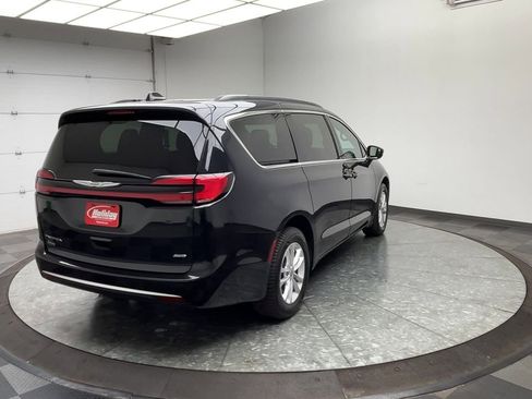 Used 2022 Chrysler Pacifica Touring AWD/4WD image 37