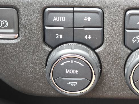 Used 2024 Chevrolet Silverado 1500 High Country AWD/4WD image 14