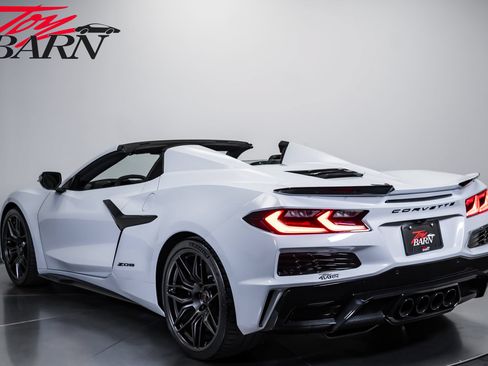 Used 2024 Chevrolet Corvette Z06 RWD image 3