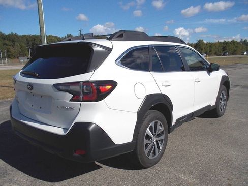 Used 2024 Subaru Outback Premium image 6