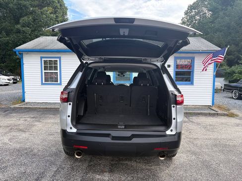 Used 2019 Chevrolet Traverse LT FWD image 6