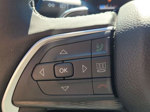 Used 2025 Jeep Grand Cherokee Altitude image 25