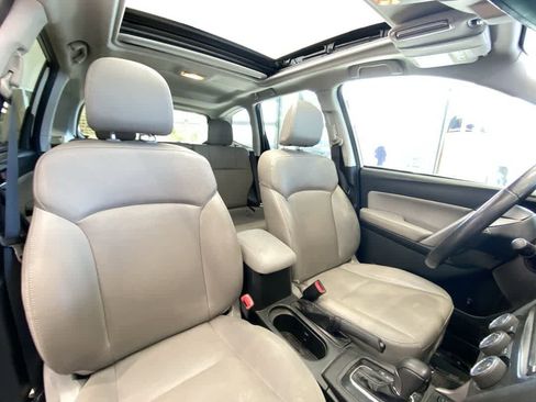 Used 2015 Subaru Forester 2.5i Touring w/ Eyesight & Navigation System AWD/4WD image 28