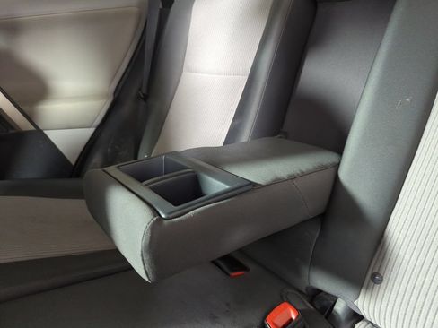 Used 2013 Toyota RAV4 LE FWD image 32