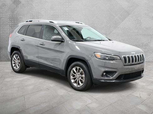 Used 2019 Jeep Cherokee Latitude Plus w/ Comfort/Convenience Group AWD/4WD image 1