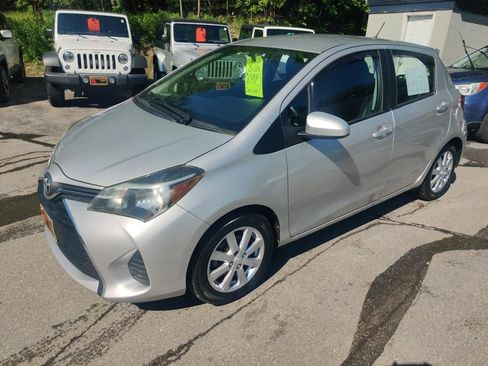 Used 2015 Toyota Yaris LE FWD image 2