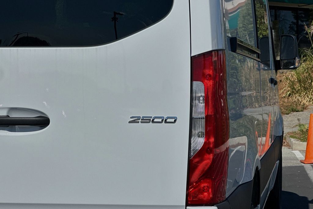 Used 2025 Mercedes-Benz Sprinter 2500 image 21