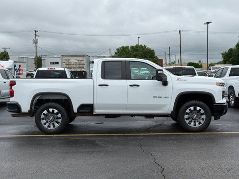 Used 2024 Chevrolet Silverado 2500 Custom w/ Custom Convenience Package AWD/4WD image 1
