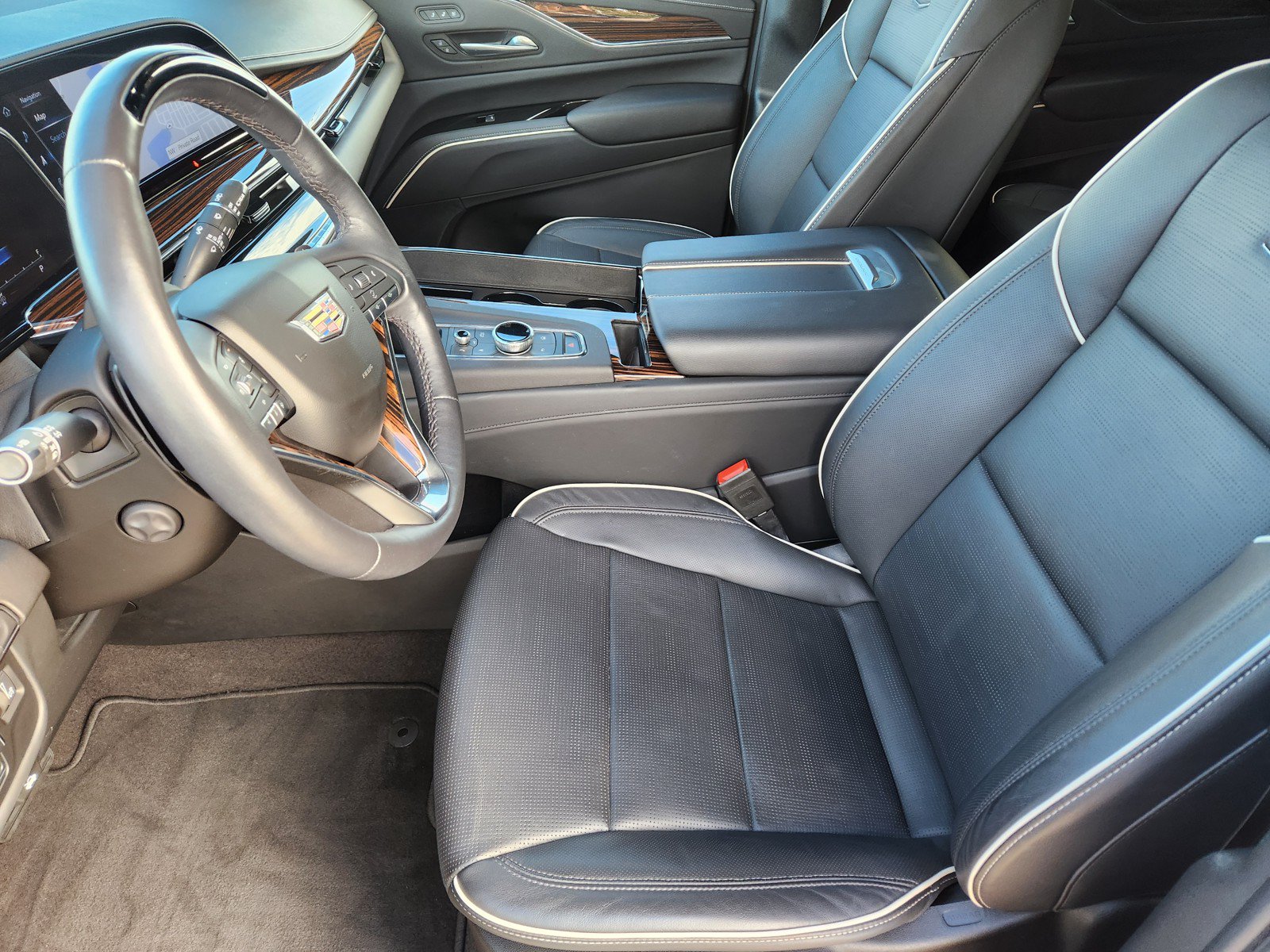 Certified 2023 Cadillac Escalade Premium Luxury w/ Performance Package AWD/4WD image 11