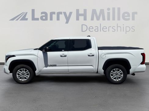 Used 2022 Toyota Tundra SR5 w/ SR5 Premium Package RWD image 2