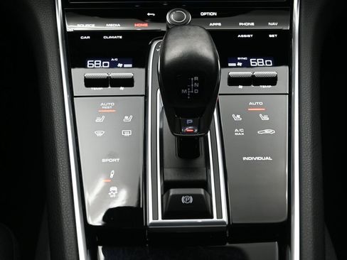 Certified 2023 Porsche Panamera 4 Platinum Edition image 24
