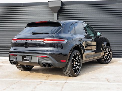 Certified 2024 Porsche Macan image 7