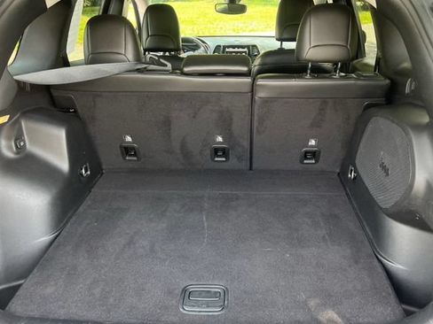 Used 2019 Jeep Cherokee Limited AWD/4WD image 6