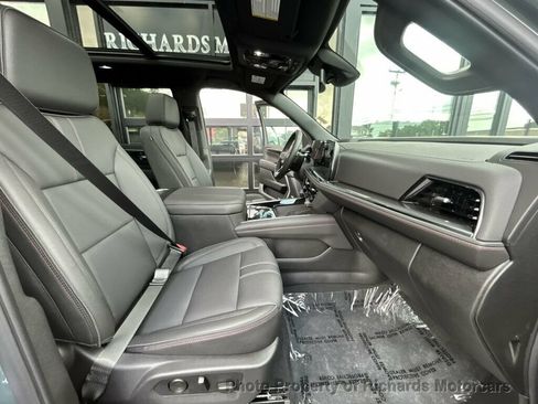 Used 2026 Chevrolet Suburban RST w/ Comfort Package AWD/4WD image 24