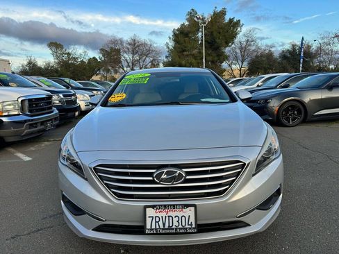 Used 2016 Hyundai Sonata SE FWD image 2