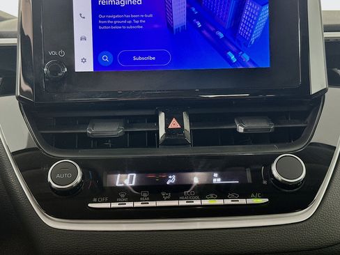 Used 2025 Toyota Corolla LE image 23