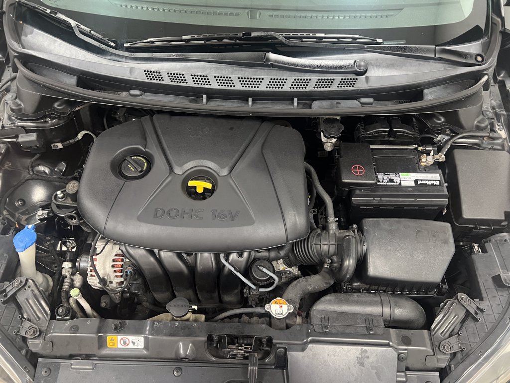 Used 2013 Hyundai Elantra GLS w/ Preferred Pkg FWD image 22