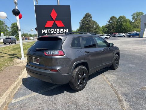 Used 2020 Jeep Cherokee Latitude Plus AWD/4WD image 3