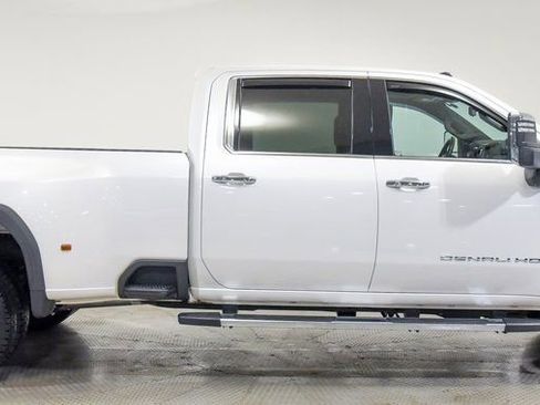 Used 2023 GMC Sierra 3500 Denali w/ Denali Ultimate Package AWD/4WD image 11