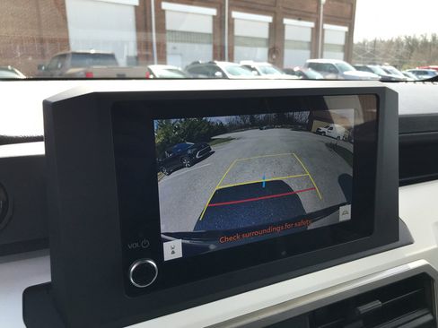 Certified 2024 Toyota Tacoma TRD Off-Road image 18