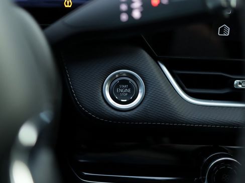 Used 2025 Chevrolet Equinox LT w/ Safety and Technology Package image 19