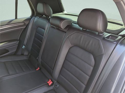 Used 2017 Volkswagen Golf R 4-Door image 23