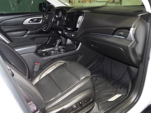 Used 2021 Chevrolet Traverse LT w/ LT Premium Package FWD image 45