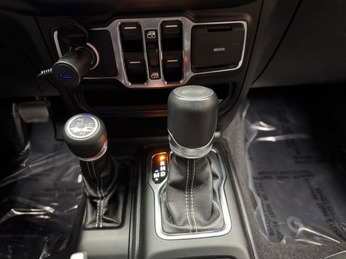 Used 2022 Jeep Wrangler Unlimited Sahara w/ Cold Weather Group image 19