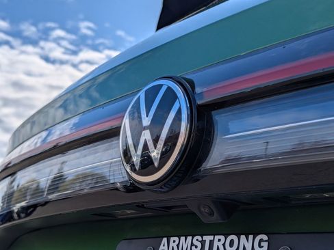 Used 2025 Volkswagen Taos SE w/ Panoramic Sunroof Package image 29