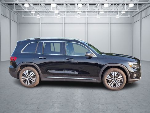 Used 2024 Mercedes-Benz GLB 250 4MATIC image 7