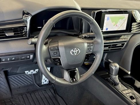 Used 2025 Toyota Camry SE image 19