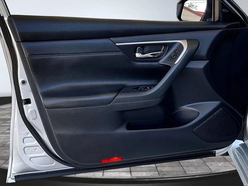 Used 2018 Nissan Altima 2.5 SL FWD image 17