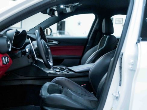 Used 2017 Alfa Romeo Giulia Quadrifoglio image 44