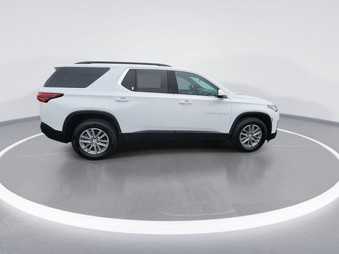 Used 2023 Chevrolet Traverse LT image 9