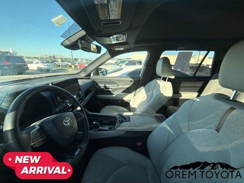 Used 2024 Toyota Grand Highlander AWD Hybrid image 5