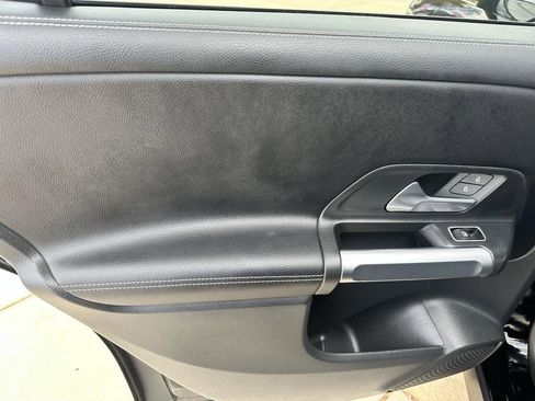 Used 2024 Mercedes-Benz GLB 250 image 20