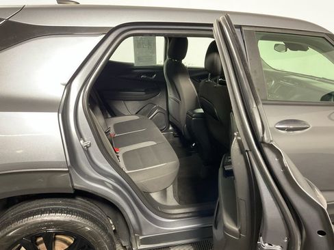 Used 2021 Chevrolet TrailBlazer LS image 32