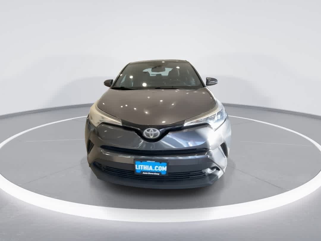 Used 2018 Toyota C-HR XLE FWD image 3