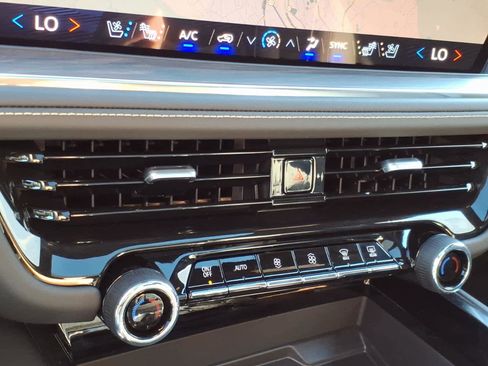 Certified 2025 Chevrolet Tahoe Premier image 10