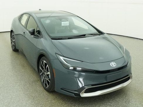 New 2026 Toyota Prius Plug-In Hybrid FWD image 32