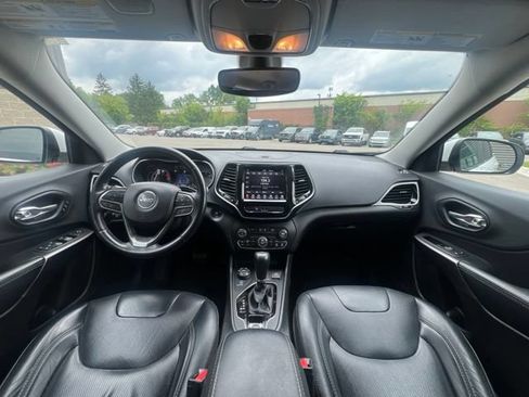 Used 2019 Jeep Cherokee Limited AWD/4WD image 18