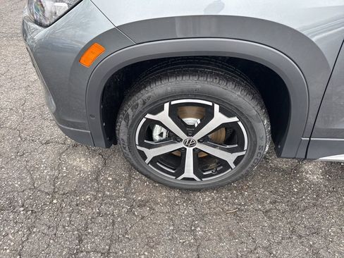 New 2026 Volkswagen Tiguan SE image 9