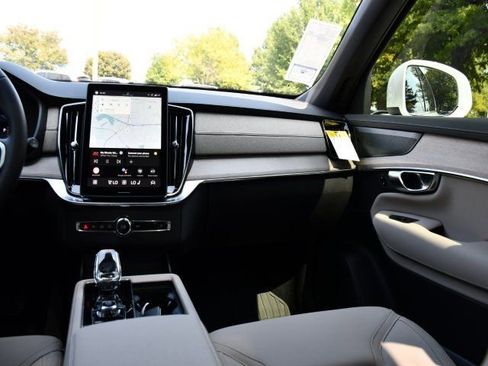 New 2026 Volvo XC90 B6 Plus w/ Protection Package Premier AWD/4WD image 19