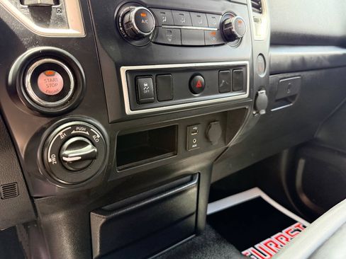 Used 2017 Nissan Titan S AWD/4WD image 21