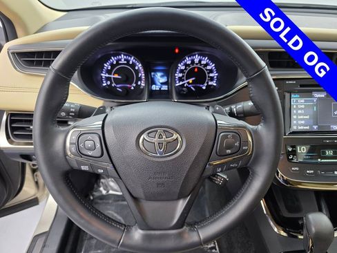 Used 2017 Toyota Avalon Limited image 18